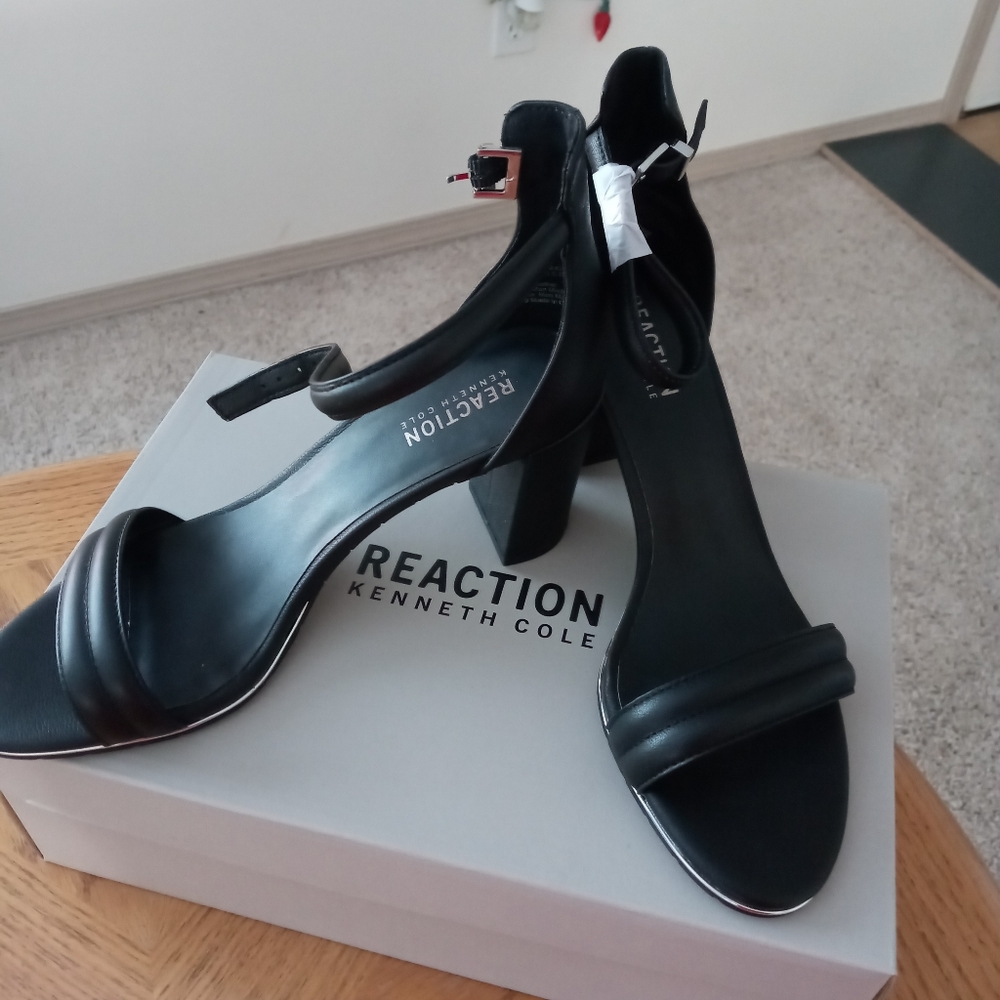 Kenneth Cole Reaction leather sandals